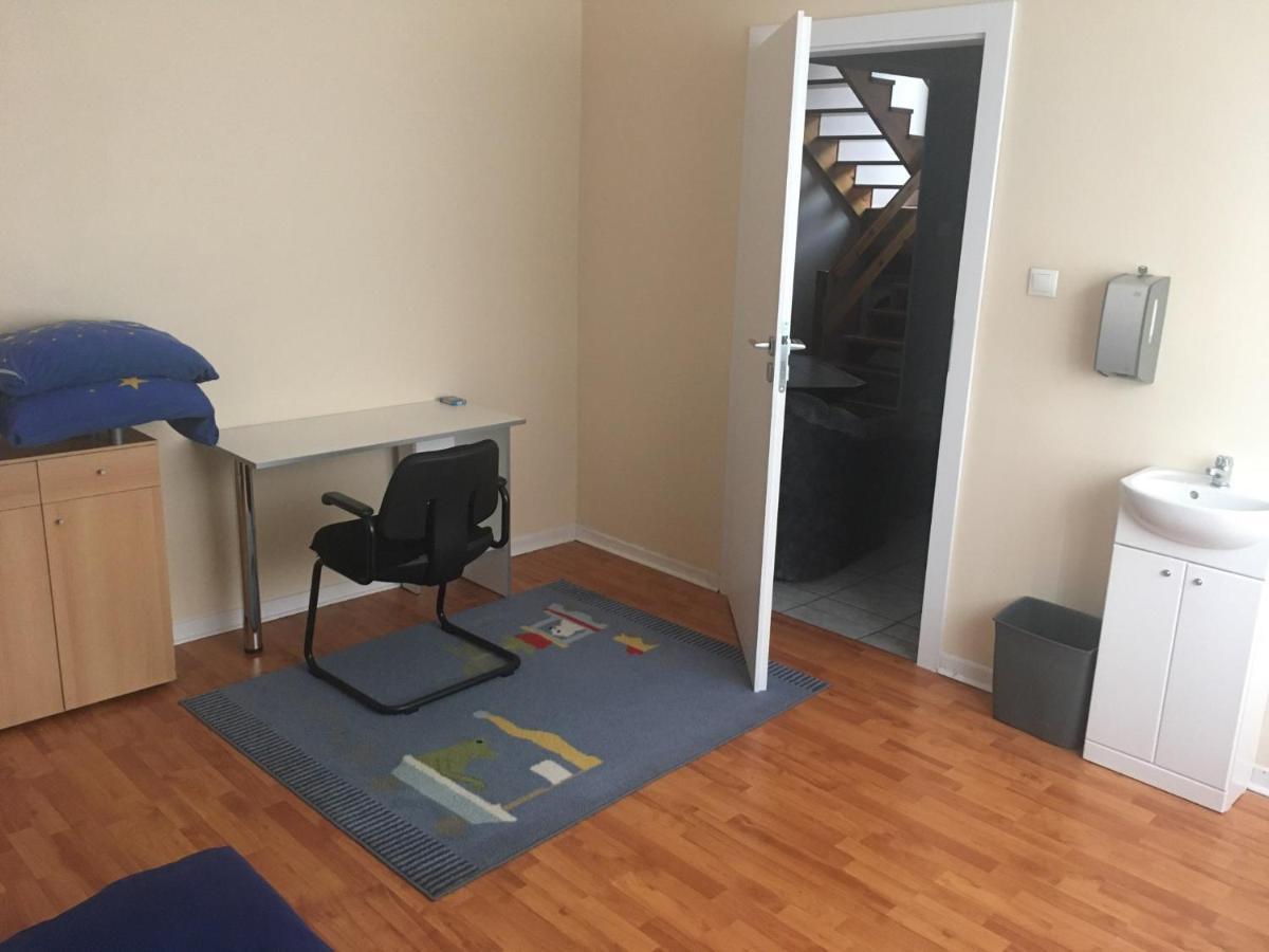Ожидание7-40 Hotell Poznań Exteriör bild